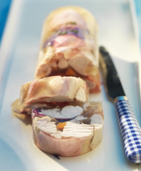 Kaninchensülzchen mit Thymian und Rosenblättern