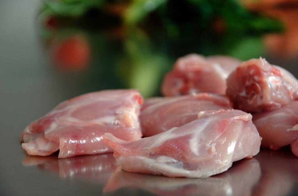 Kaninchenragoût chinesisch gebraten mit Kakao-Rotweinsauce